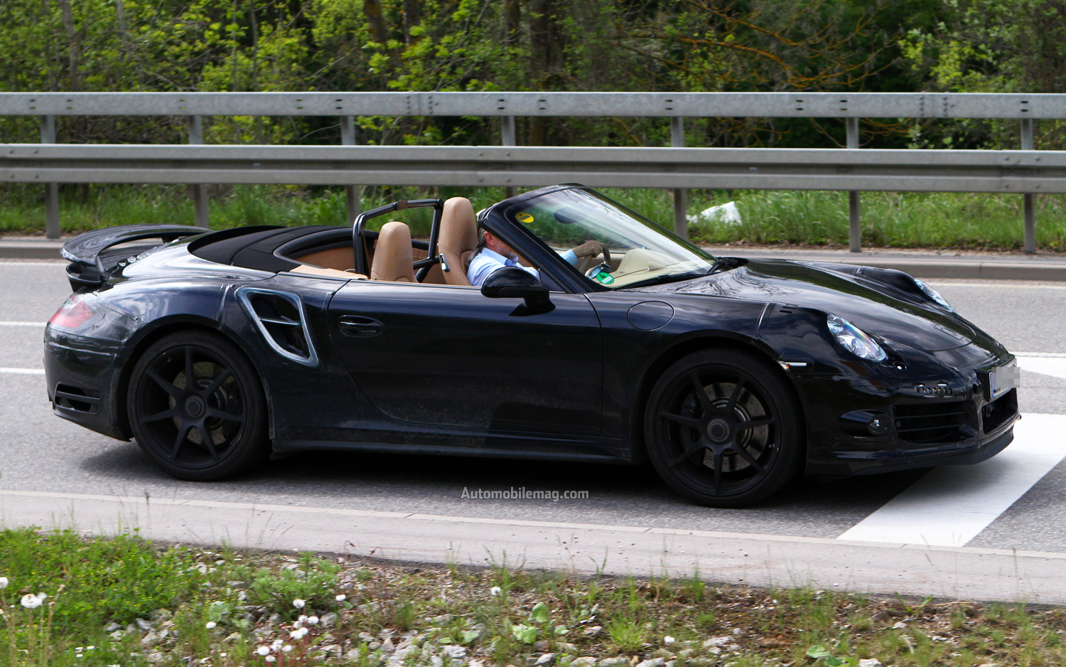 2013-porsche-911-turbo-cabriolet-porsche-spy-shots_01.jpg